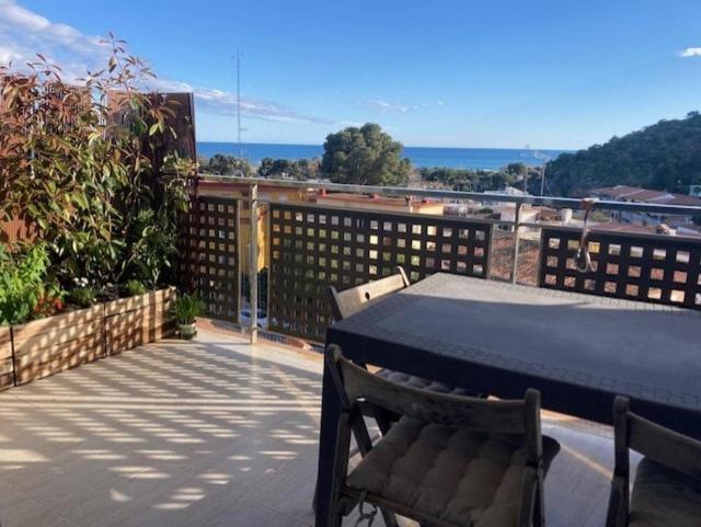 Apartamento Con Vistas Al Mar Castelldefels Exterior photo